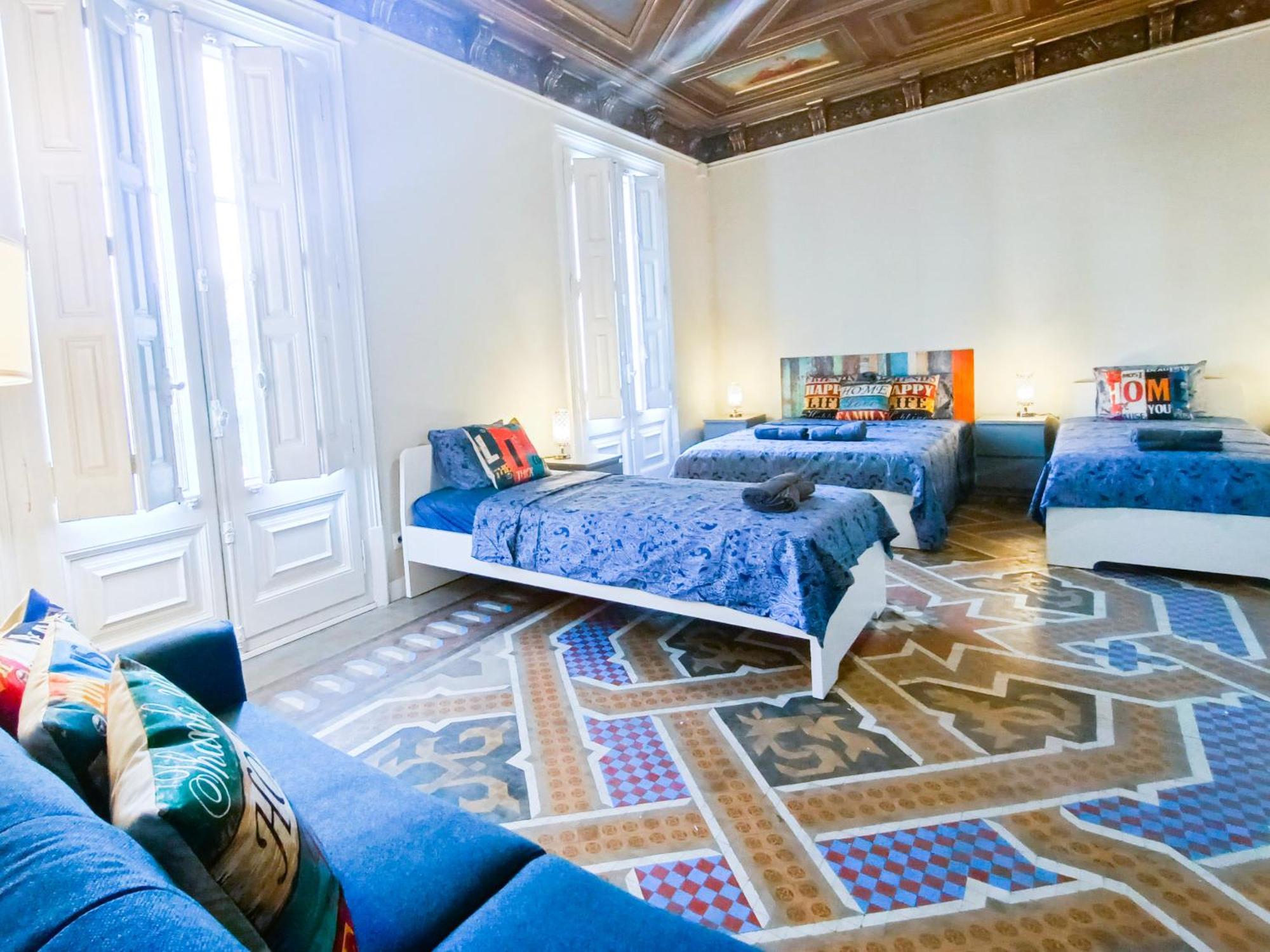 Private Rooms By Plaza Catalunya Barcelona Ngoại thất bức ảnh